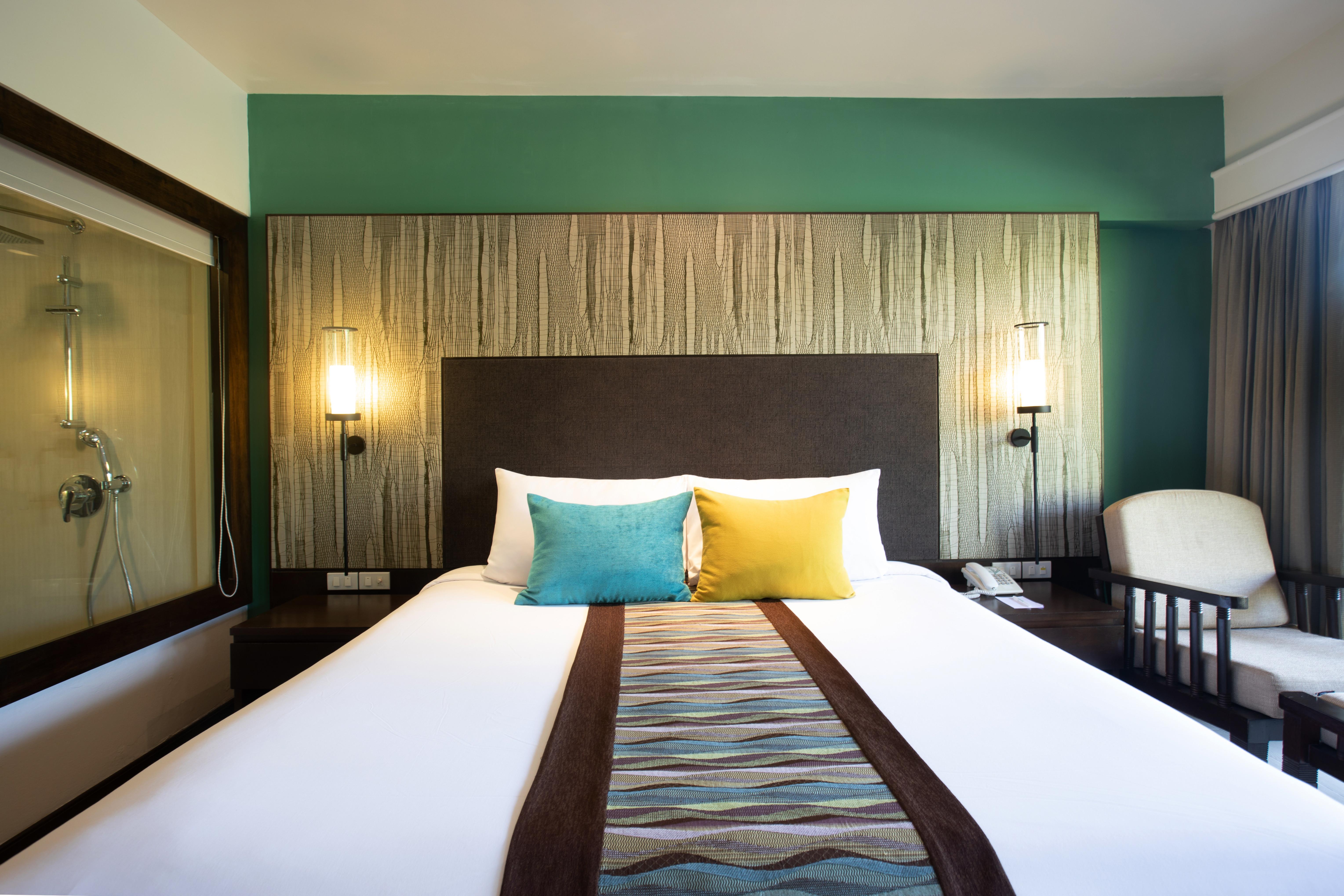 Courtyard By Marriott Phuket, Patong Beach Resort Bagian luar foto