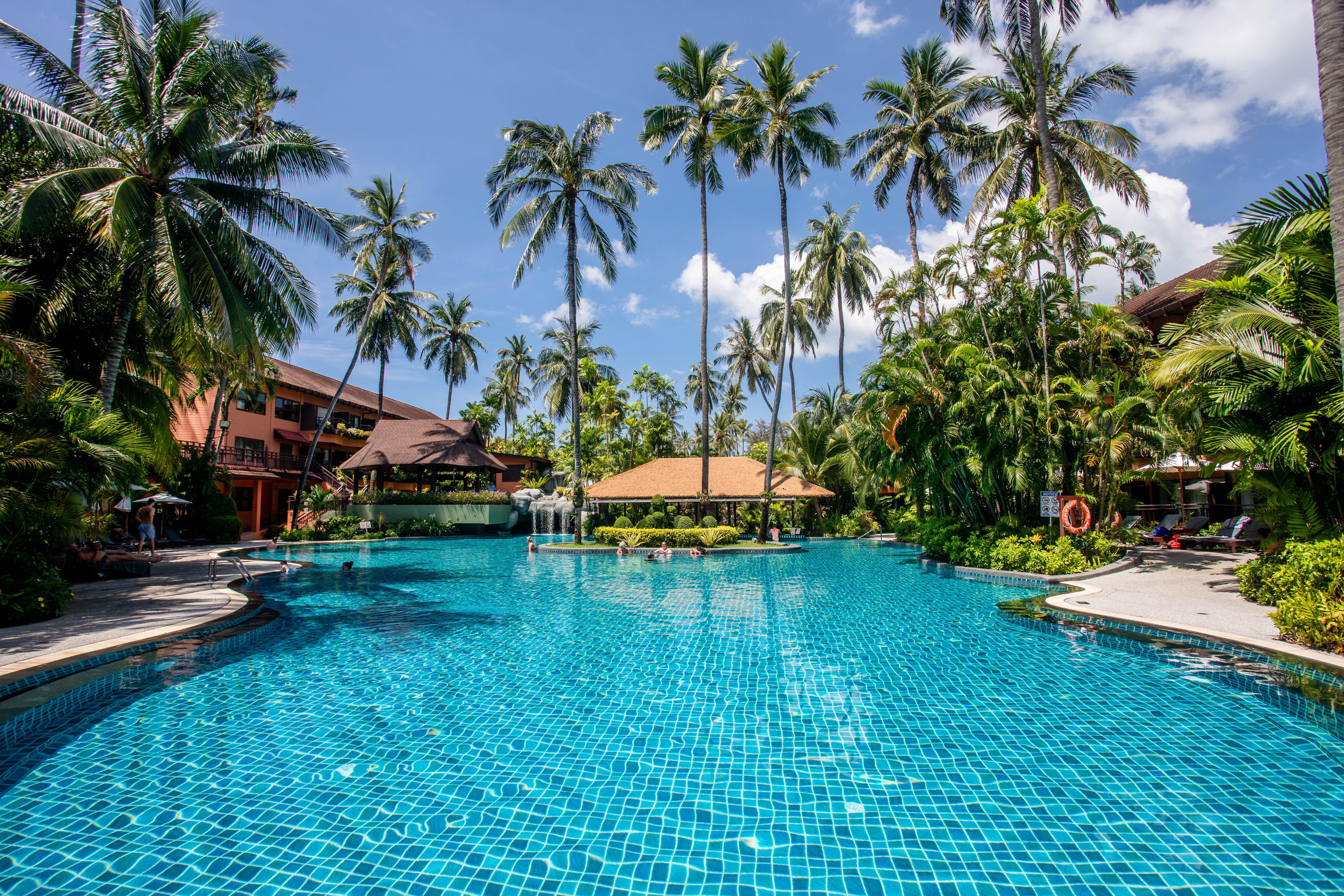 Courtyard By Marriott Phuket, Patong Beach Resort Bagian luar foto