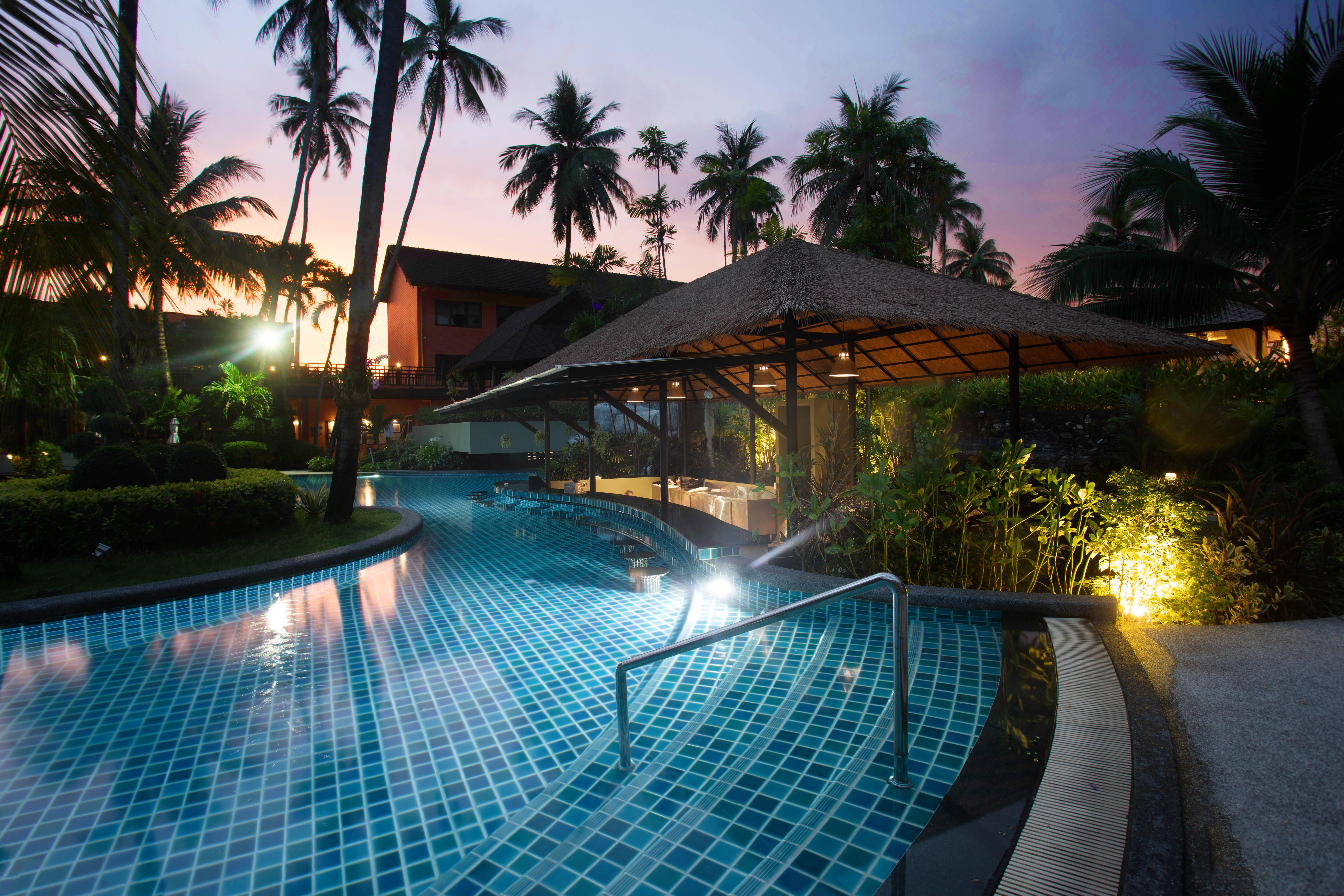 Courtyard By Marriott Phuket, Patong Beach Resort Bagian luar foto