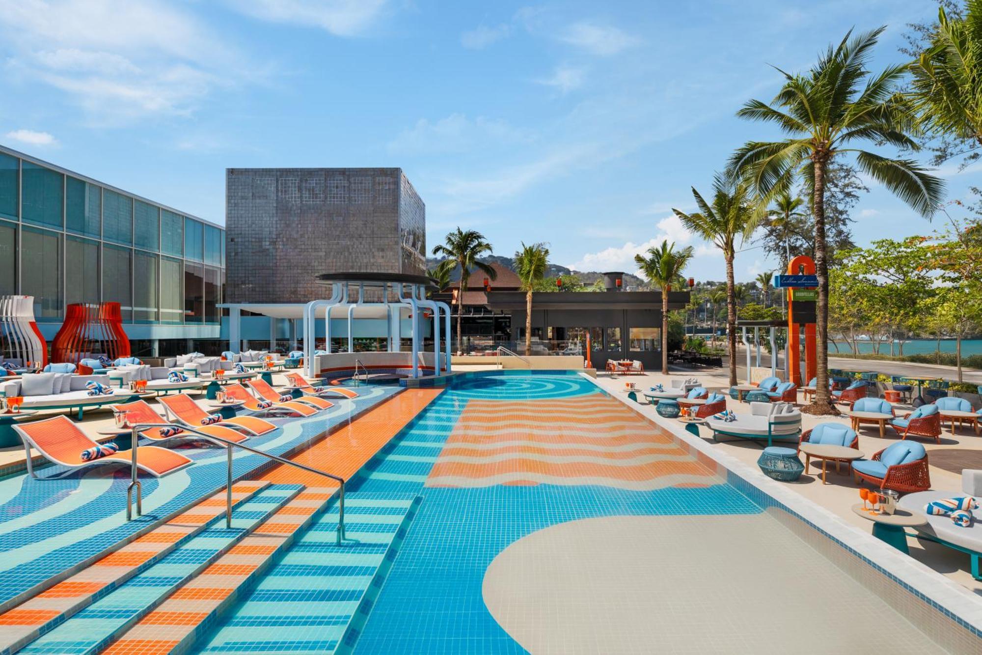 Courtyard By Marriott Phuket, Patong Beach Resort Bagian luar foto
