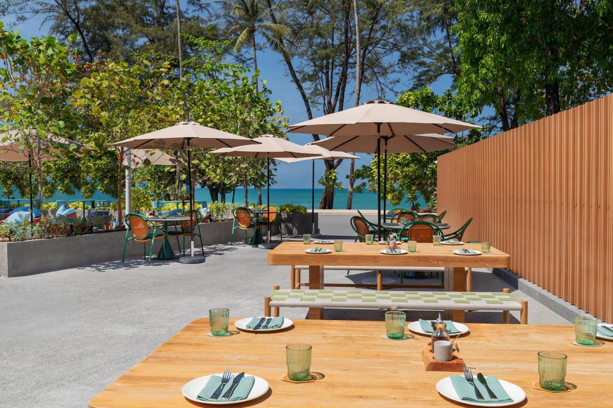 Courtyard By Marriott Phuket, Patong Beach Resort Bagian luar foto