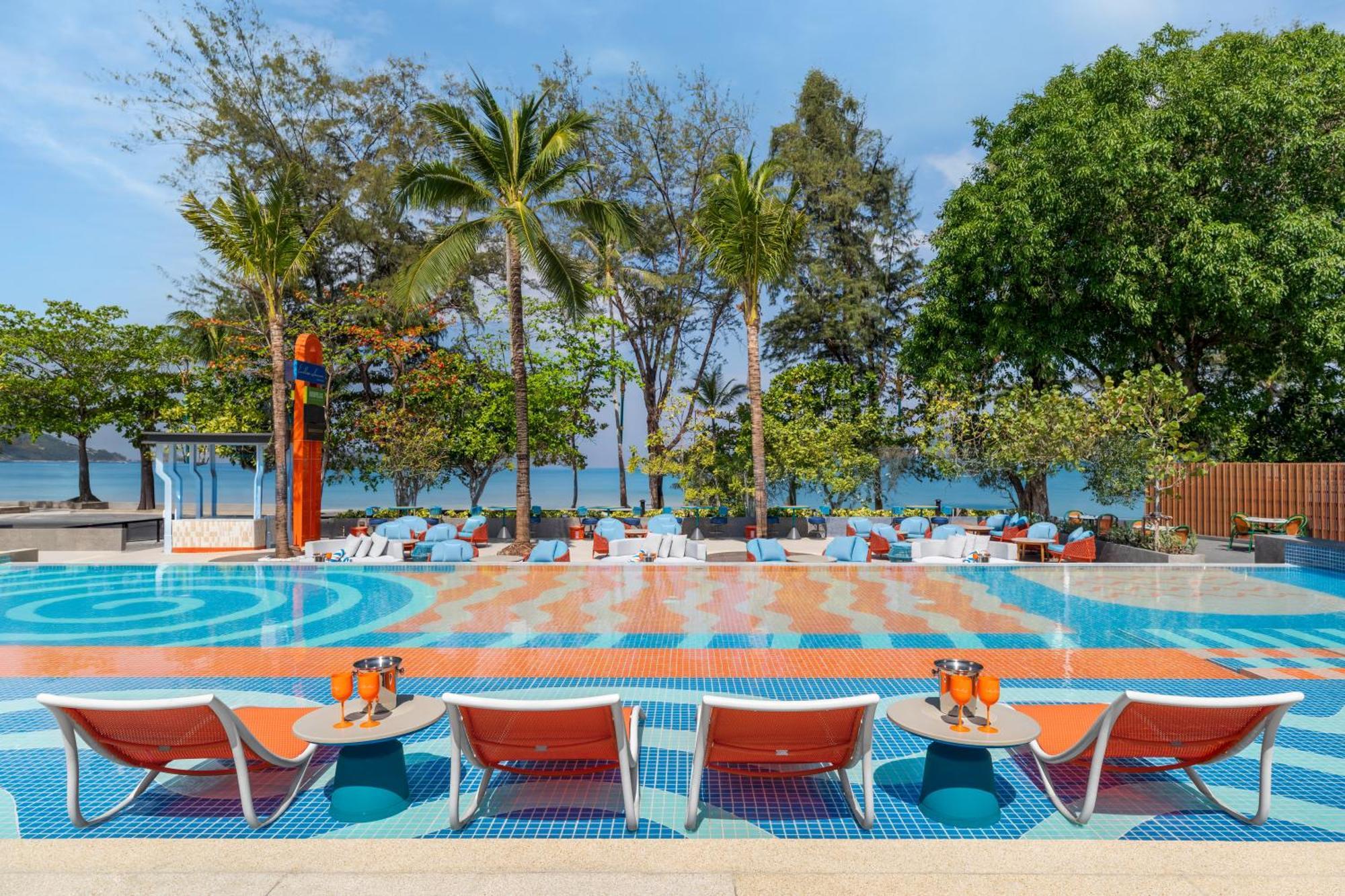 Courtyard By Marriott Phuket, Patong Beach Resort Bagian luar foto