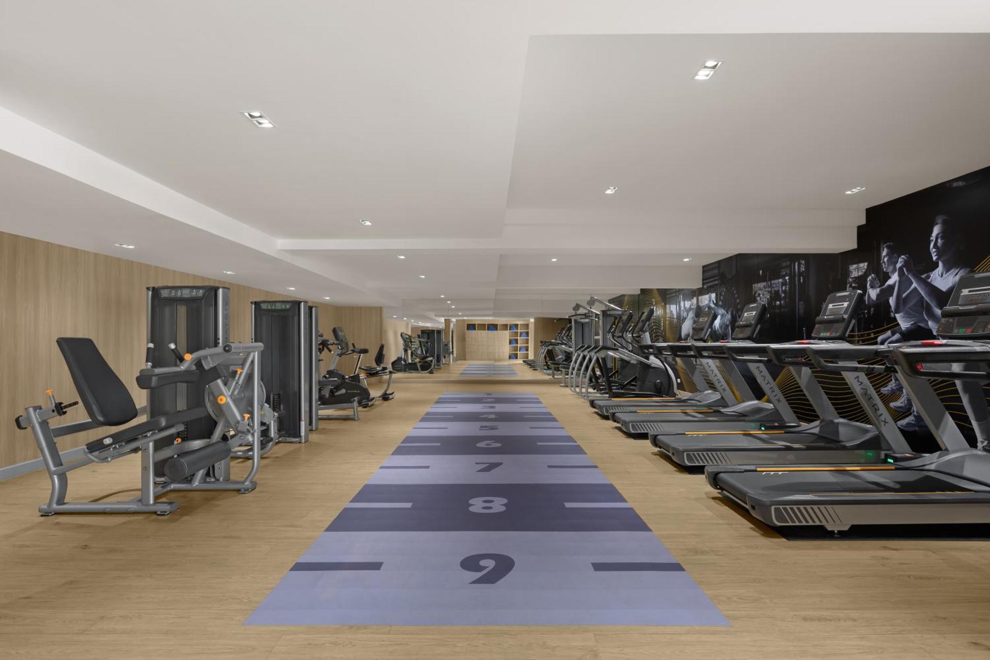 Courtyard By Marriott Phuket, Patong Beach Resort Bagian luar foto