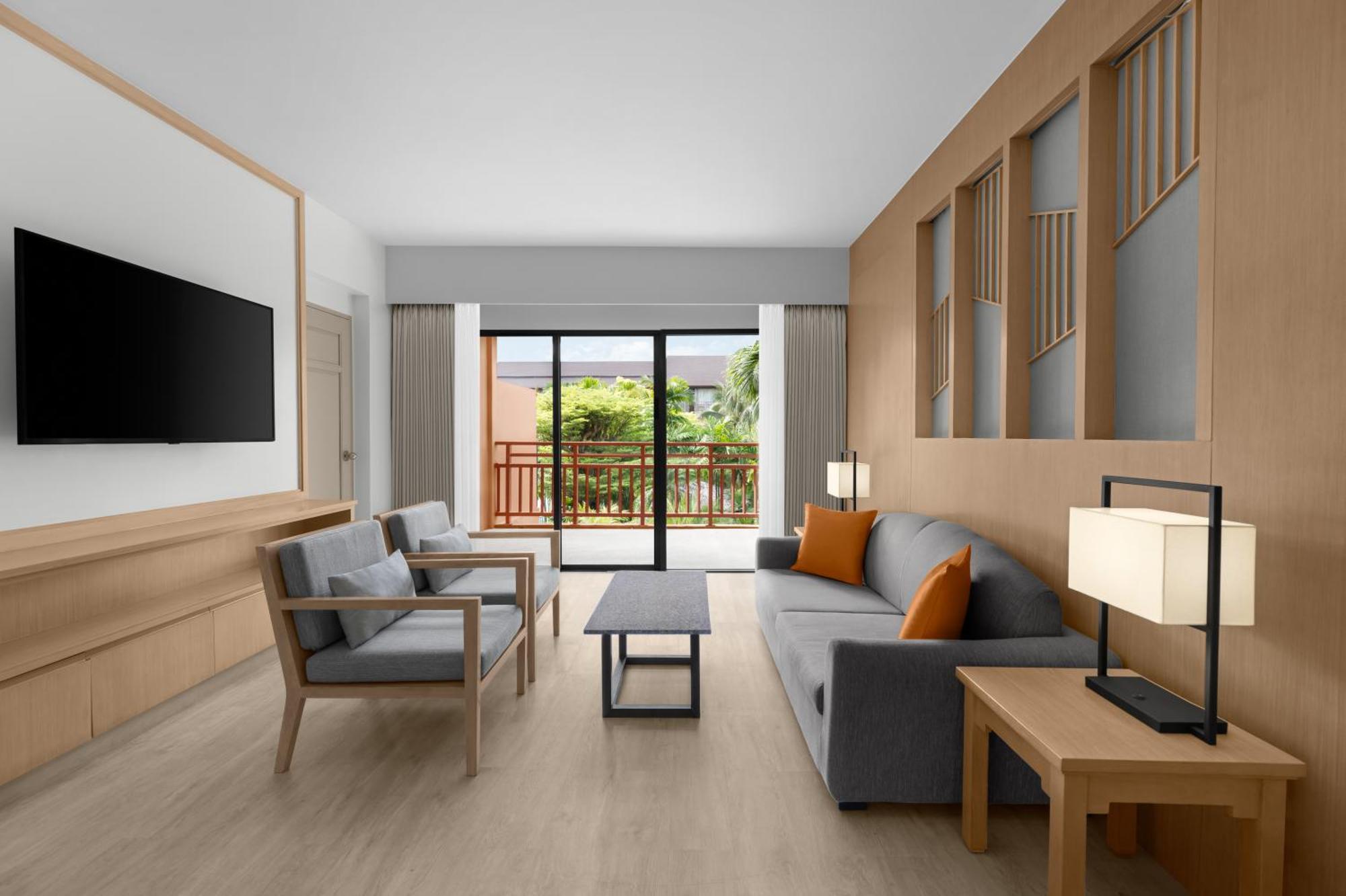 Courtyard By Marriott Phuket, Patong Beach Resort Bagian luar foto