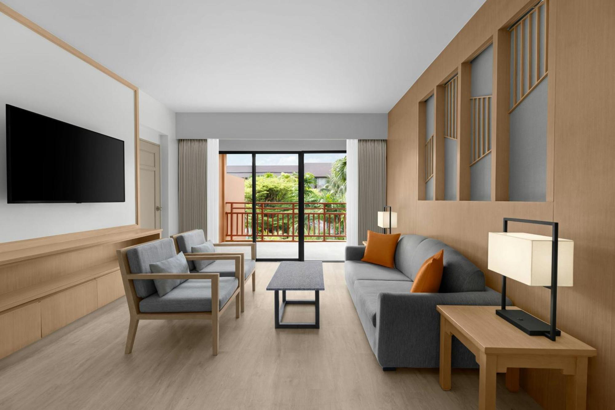 Courtyard By Marriott Phuket, Patong Beach Resort Bagian luar foto