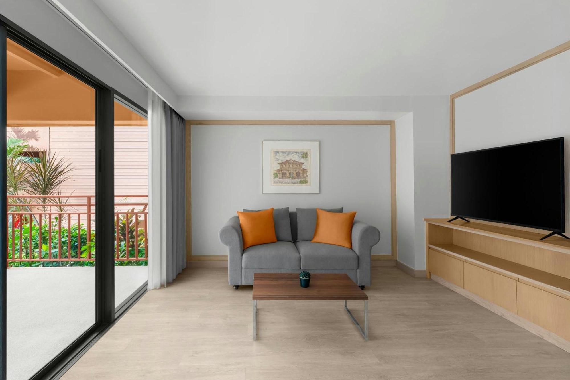 Courtyard By Marriott Phuket, Patong Beach Resort Bagian luar foto