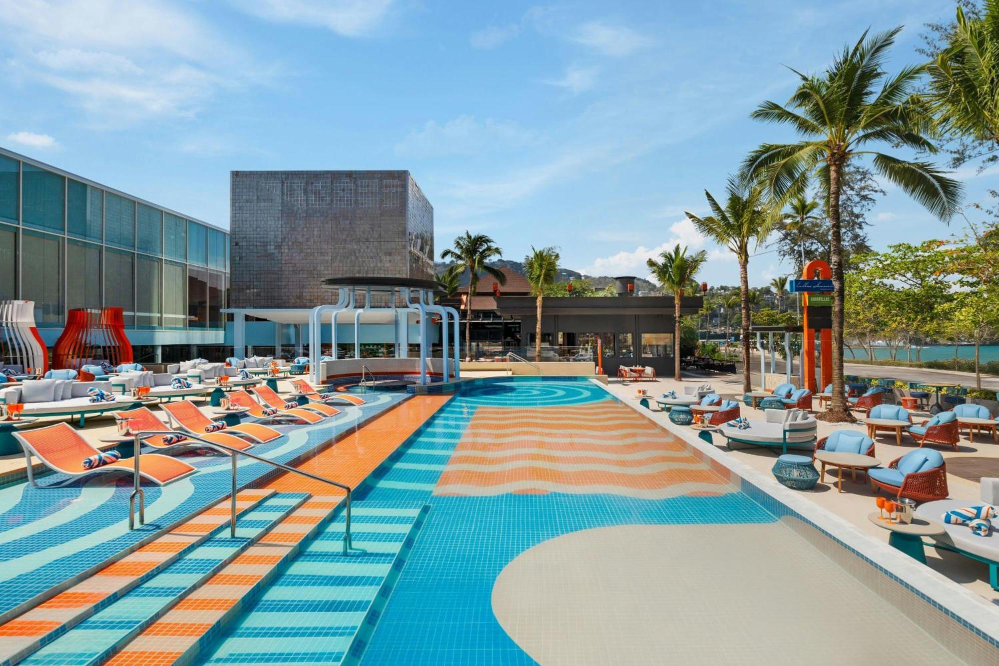 Courtyard By Marriott Phuket, Patong Beach Resort Bagian luar foto