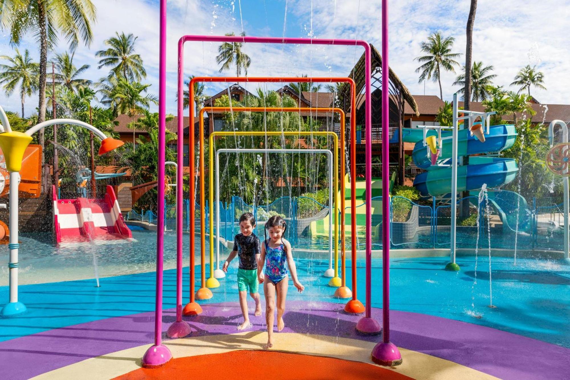 Courtyard By Marriott Phuket, Patong Beach Resort Bagian luar foto